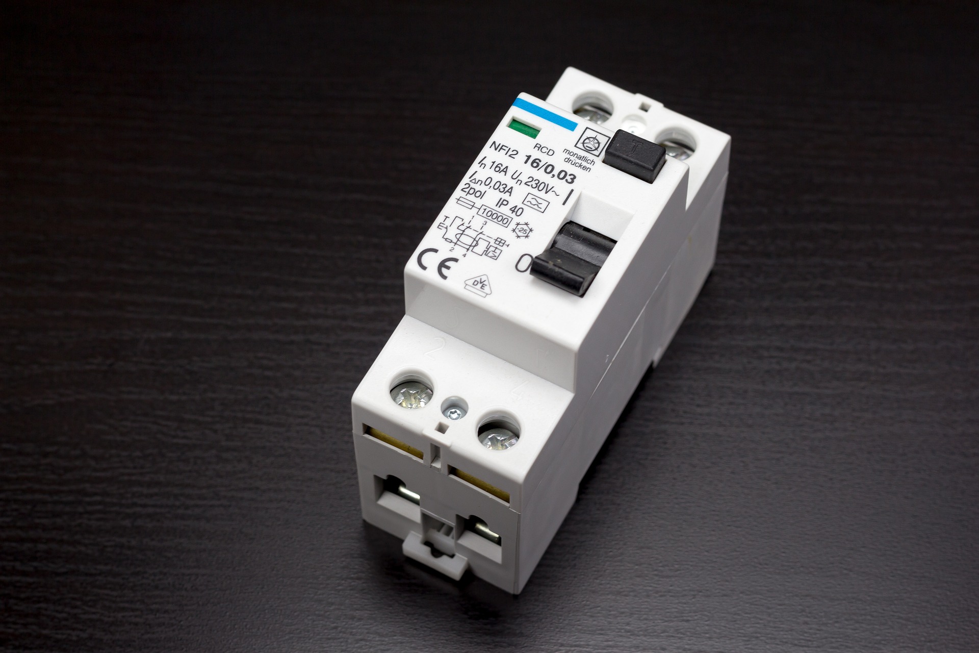 What Are The Two Basic Types Of Circuit Protection Devices